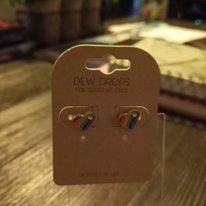 Dew drops for sensitive ears rainbow heart stud earrings